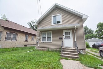 Building Photo - 1309 3rd St NE
