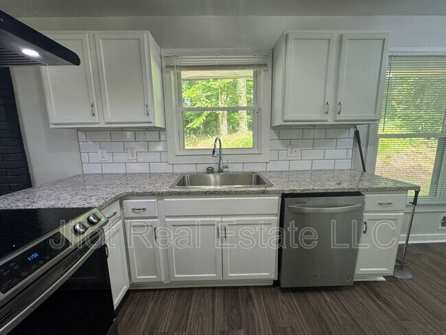 Building Photo - 3240 Pyrite Cir SW