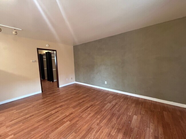 Building Photo - 80243