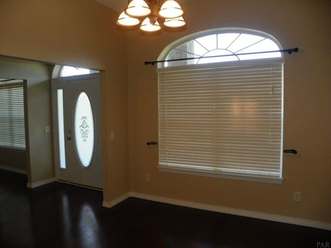 Building Photo - 559 Shiloh Dr