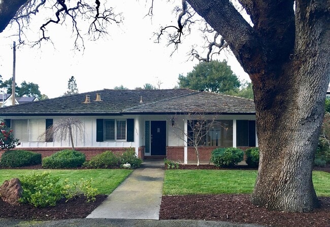 Building Photo - 1345 Ranchita Dr
