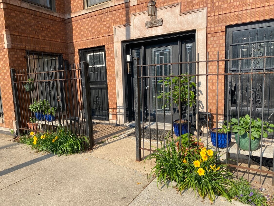 Photo - 2429 N California Ave (Chicago, IL)
