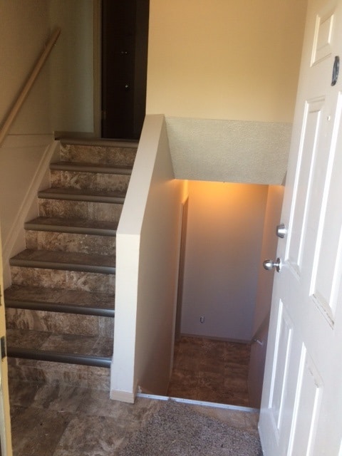 Building Photo - 2 Bed 1.5 Bath Unit in Red Deer, AB