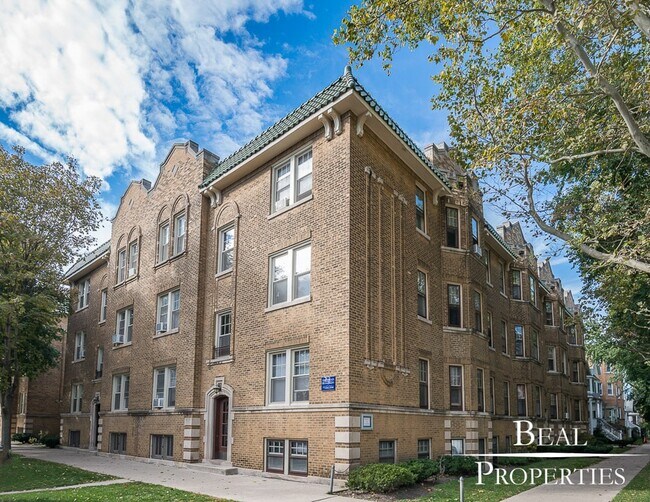 Building Photo - 2100 W Ainslie St