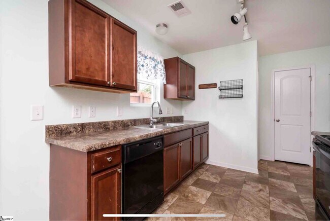 Building Photo - 328 Promised Land Dr