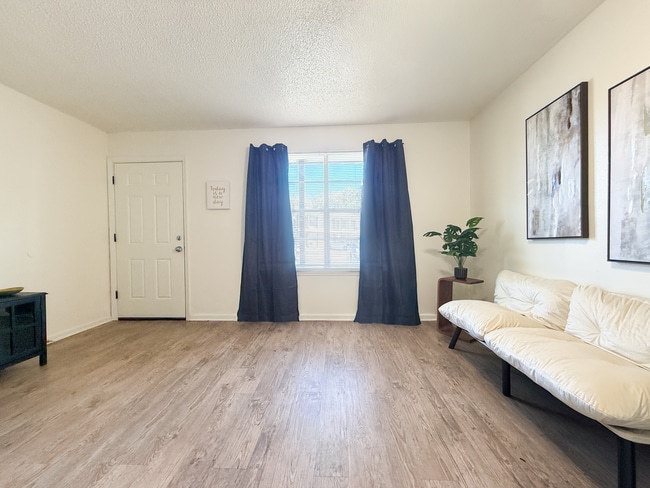 Building Photo - Kenilworth Ridge... A Hidden Jewel!