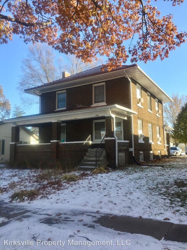 Foto principal - 5 br, 3 bath House - 606 E WASHINGTON