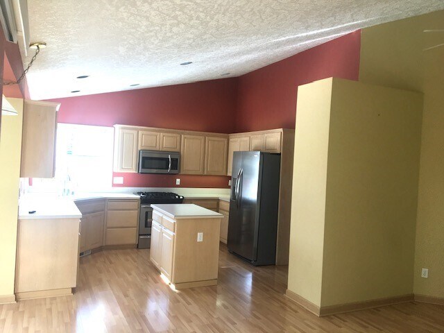 Open kitchen stainless steel appliances - 2830 Foxhaven Dr SE