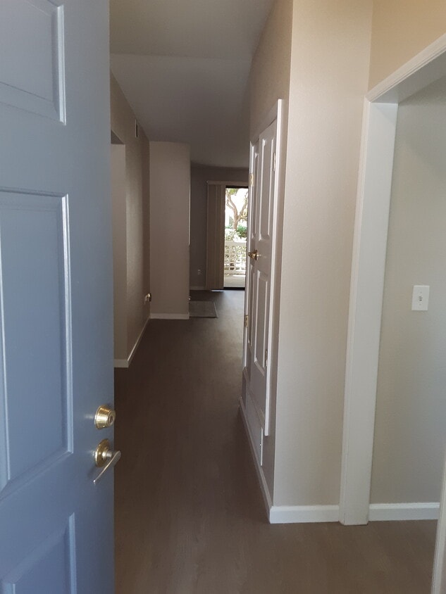 Entry through front door - 2598 Oak Rd