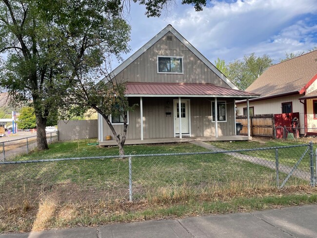 Building Photo - Charming Home Close to Downtown and Schools