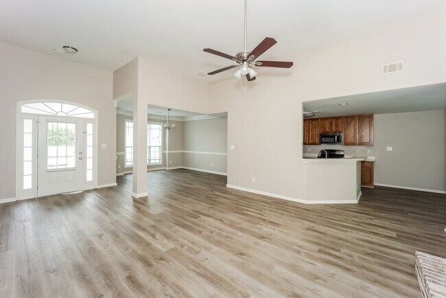 Building Photo - 530 Millbrook Village Dr