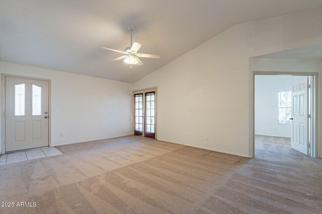 Building Photo - 3 bed, 2 bath home in Glendale with golf c...