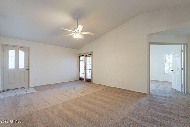 Foto del edificio - 3 bed, 2 bath home in Glendale with golf c...