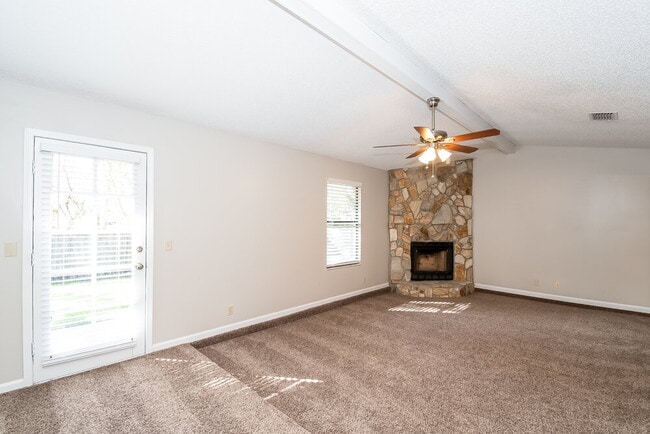 Building Photo - 806 Hardwood St