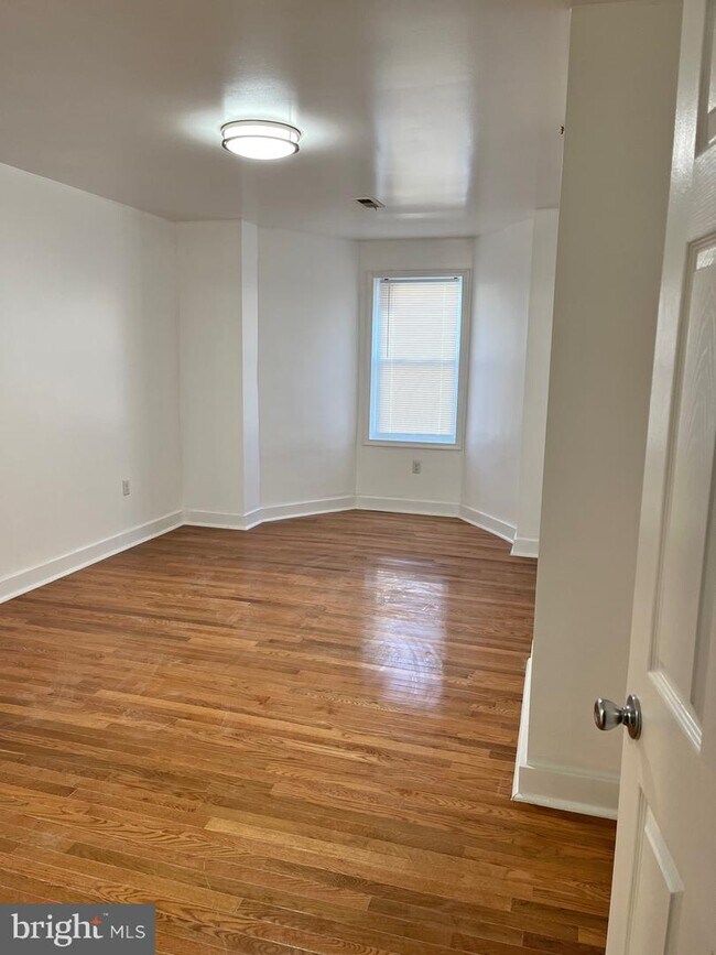 Building Photo - 901 Diamond St