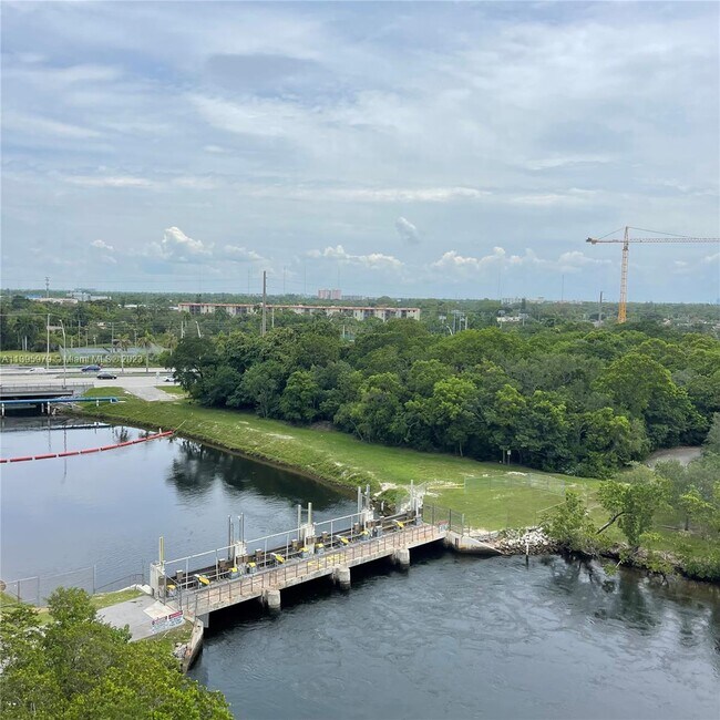 Foto del edificio - 16385 Biscayne Blvd