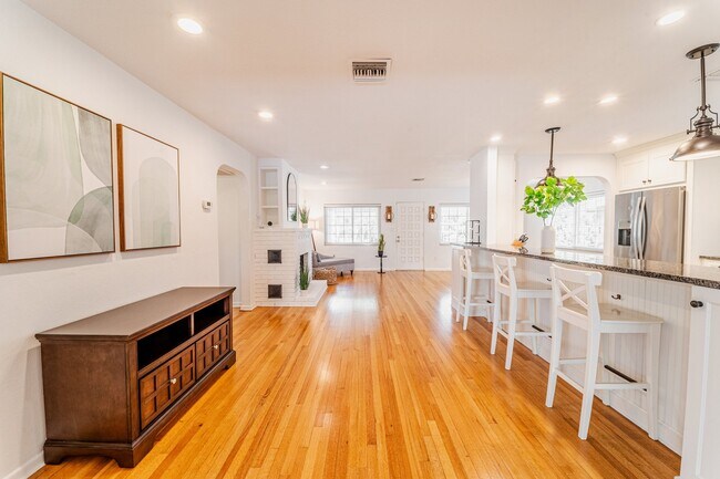 Foto del edificio - 3227 N Orange Ave