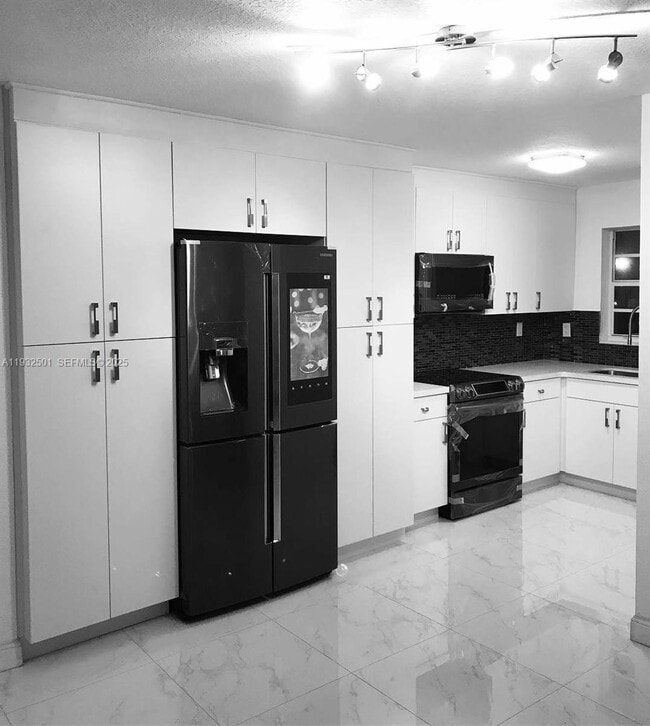 Foto del edificio - 8870 Fontainebleau Blvd