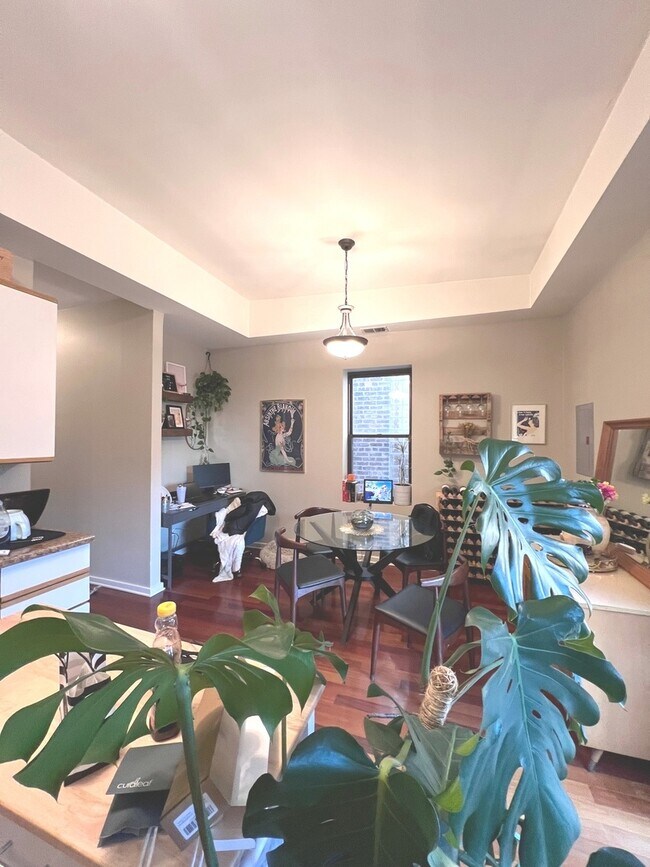 Building Photo - 2303 W North Ave