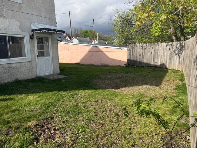 Foto del edificio - 1415 Diamond Ave