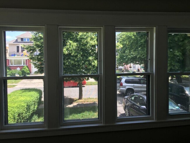 Foto del edificio - 62 Crestwood Ave