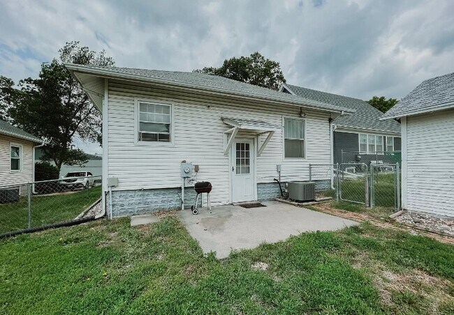 Building Photo - 1320 N 19th St