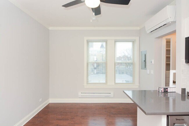 Foto del edificio - 638 W Wrightwood Ave