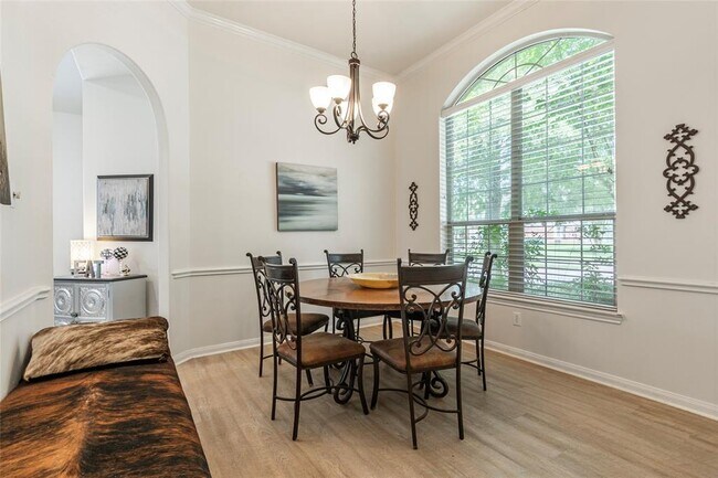 Foto del edificio - 4310 Blossomwood Dr