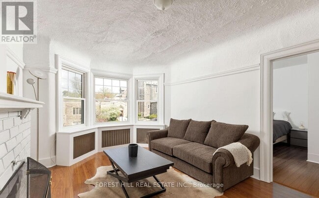 Building Photo - 303 Lonsdale Rd