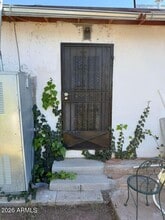 Building Photo - 936 E 8th St