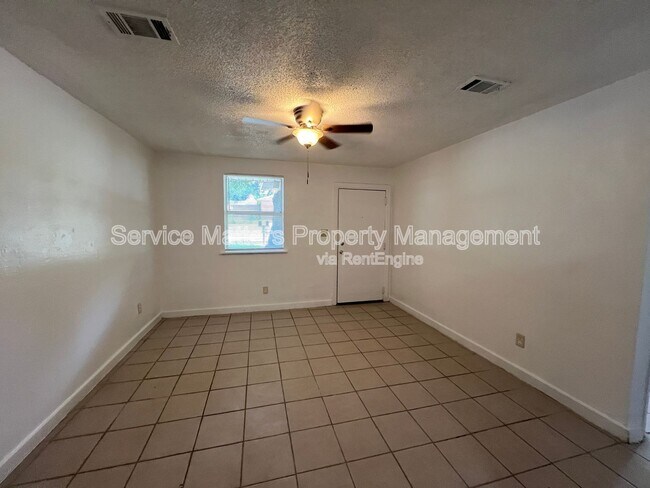 Foto del edificio - 2601 W Belmont St