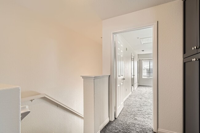 Building Photo - Stylish 2Bd + Den/Office - Townhome in Prime Central SD – Near Convoy District, Bases & Freeways