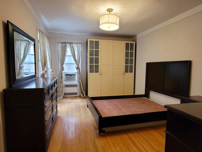 Foto del edificio - Beautiful 2 bedroom coop in Forest Hills