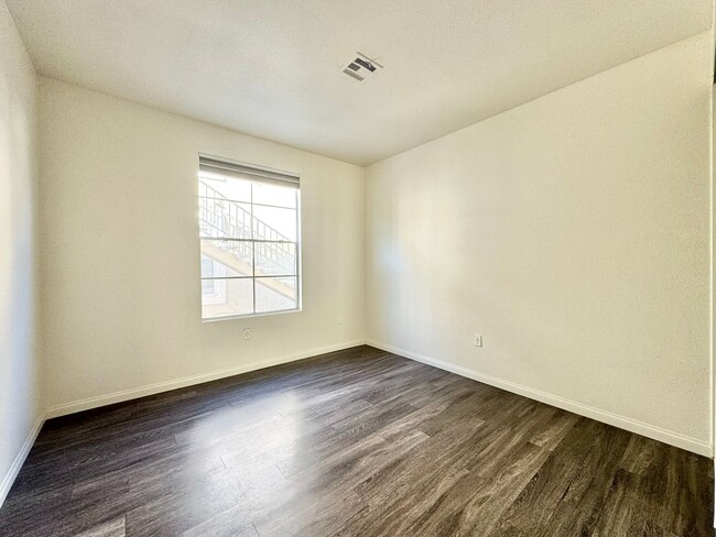 Foto del edificio - Beautiful 2Bd/2Ba Condo Located in Mira Mesa!