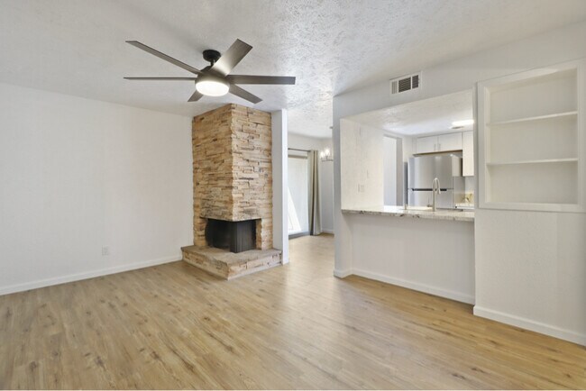 Foto del edificio - 1620 N Wilmot Rd
