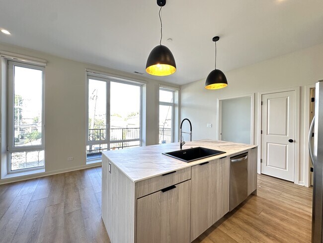 Foto del edificio - 6340 W Belmont Ave