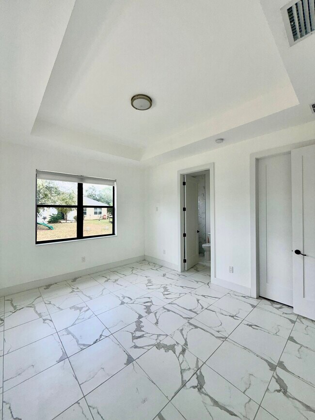 Foto del edificio - 4128 Barbarossa Ave