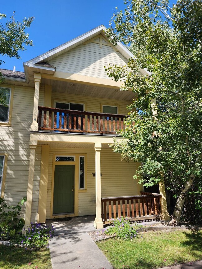 Foto del edificio - Beautiful 4 Bedroom Home - Just Blocks fro...