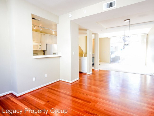 Building Photo - 367 Dunsmuir Ter