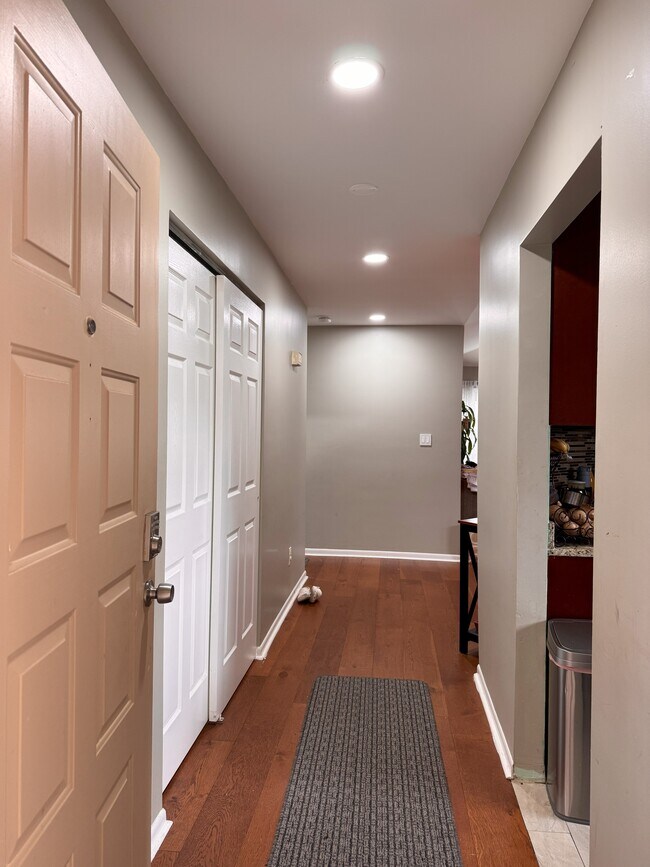 Building Photo - 48 Carriage Pl