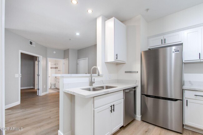 Building Photo - 1701 E Colter St