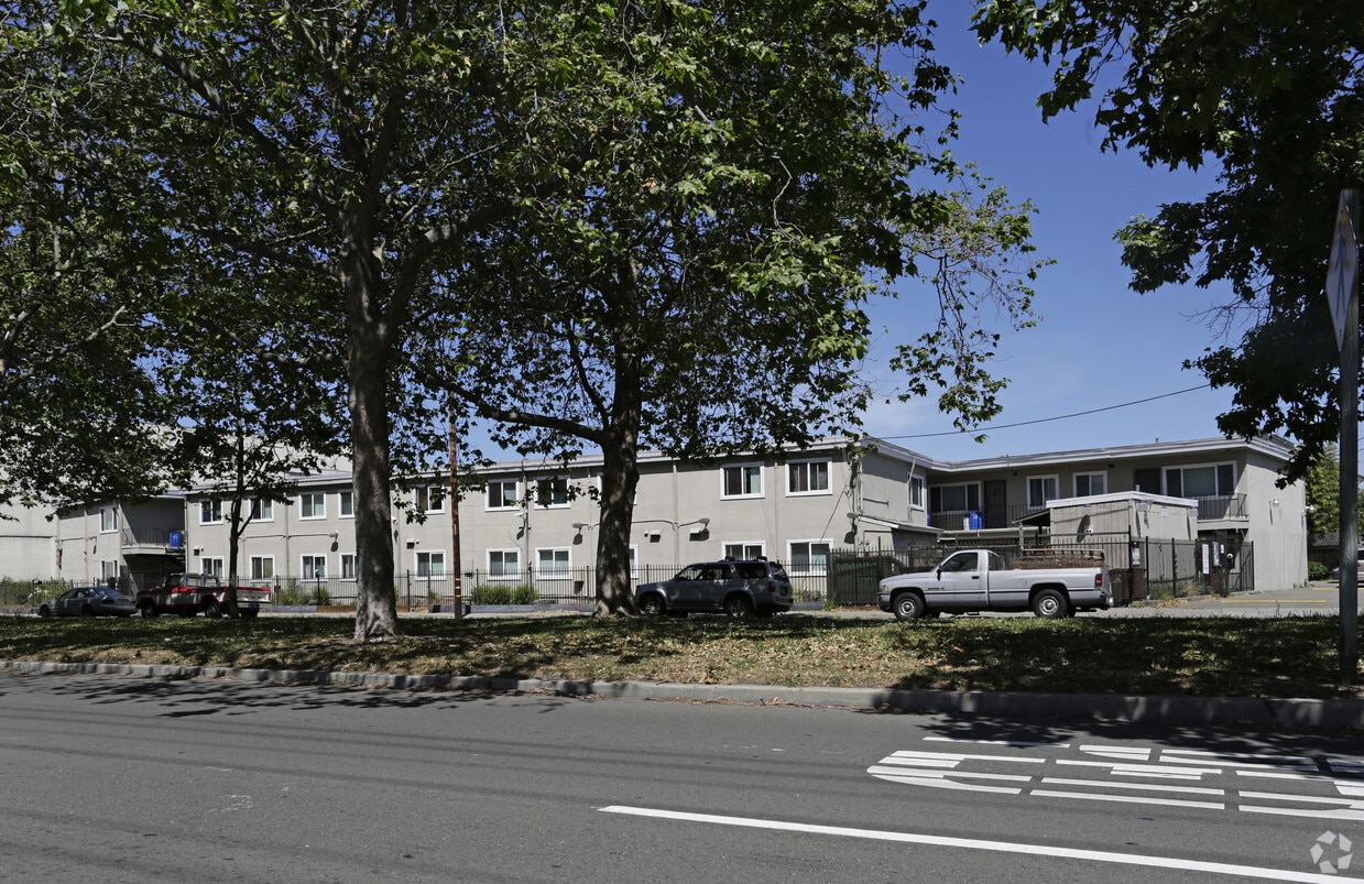 Primary Photo - Stanford Ave. Apartments
