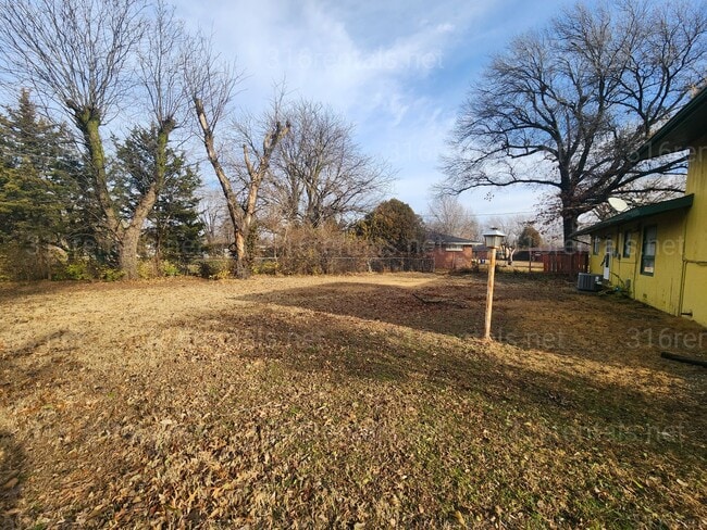 Building Photo - $1,795 - 3 bedroom/ 2 bathroom Single Family Home **COMING SOON**