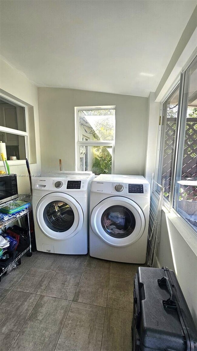 Foto del edificio - 2 bedroom in Miami FL 33161