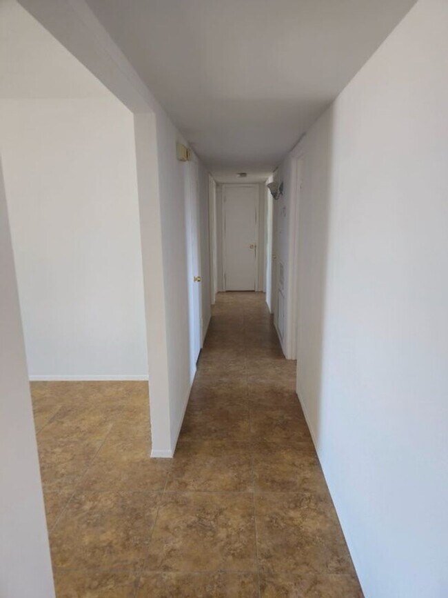 Building Photo - 4 bedroom in Tempe