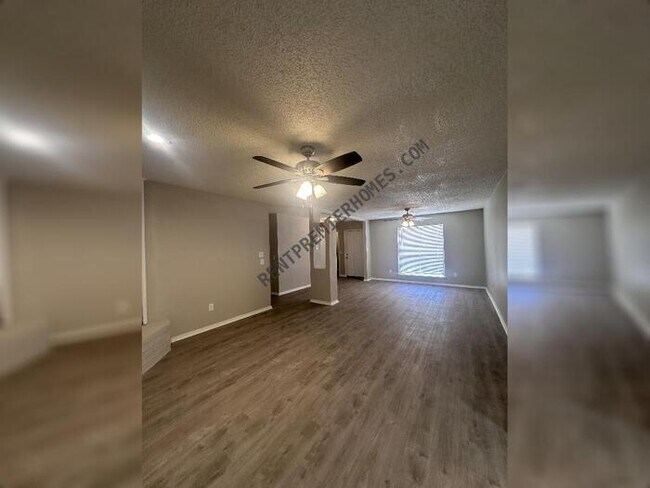 Foto del edificio - 8105 W Lakeshore Dr