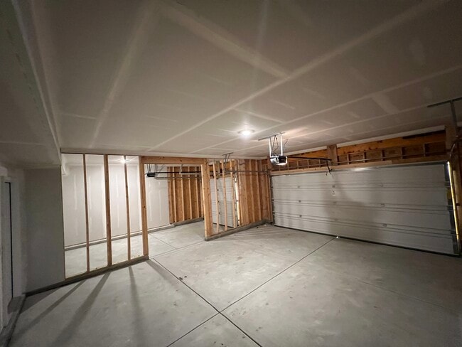 Building Photo - 41 Dyson Dr
