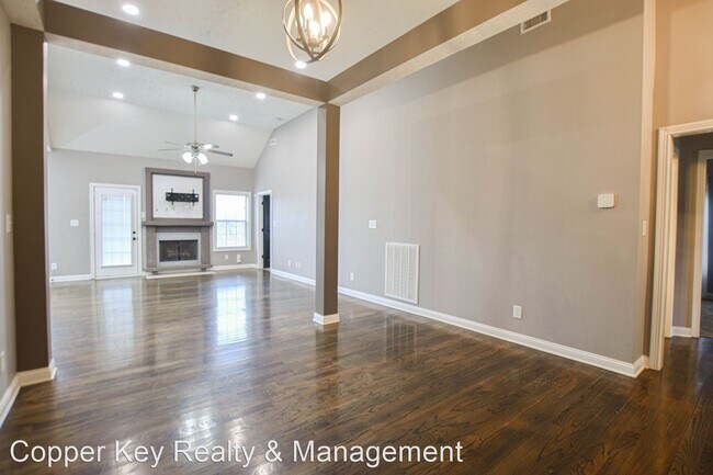 Building Photo - 3 br, 3 bath House - 1041 Henry Place Boul...