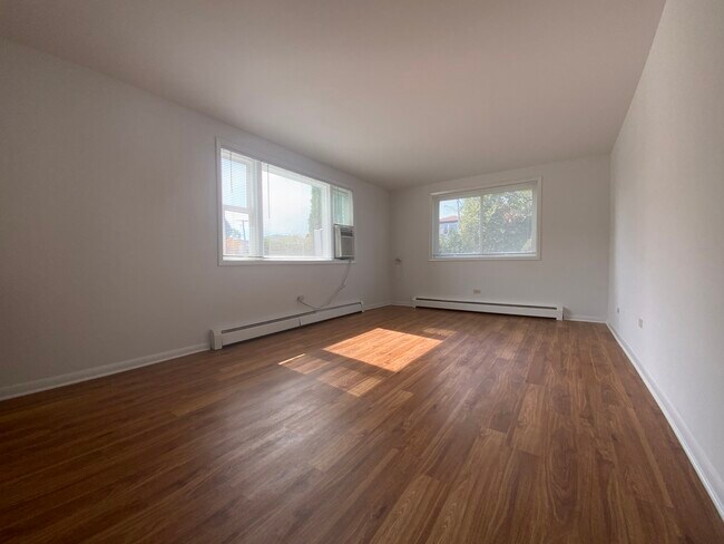 Building Photo - 8460 W Oak Ave