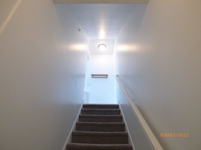 Building Photo - Upgraded 3 Bed 2.5 Bath Townhome in Herriman